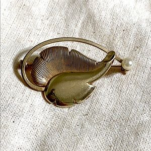 🖤Vtg💕brooch by DEC